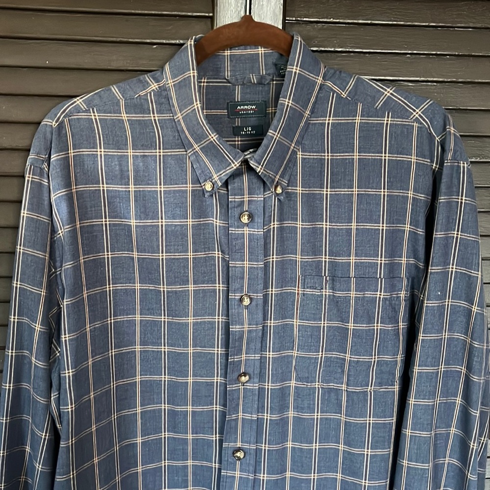 Men’s Large Arrow button down shirt